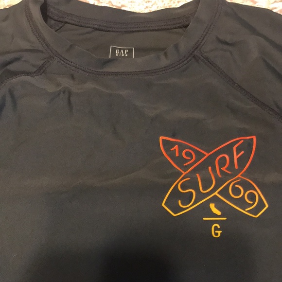 Gap Rashguard - Picture 2 of 6